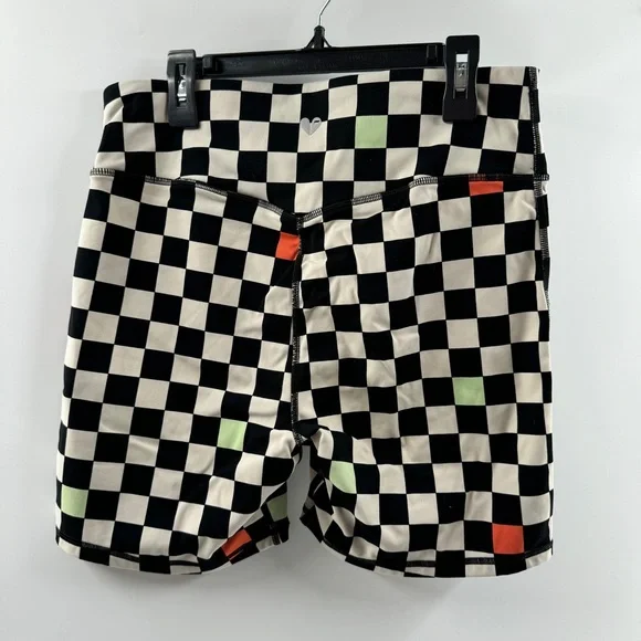 Fabletics Motion Checkerboard Biker Shorts Size M - Picture 4 of 9